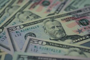 給料が少ない女性の手取りの平均はどのくらい？