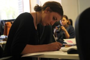 給料が少ないと感じるあなたが会社を辞めるための副業の方法は？